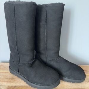 Uggs- Classic Tall Black size 8